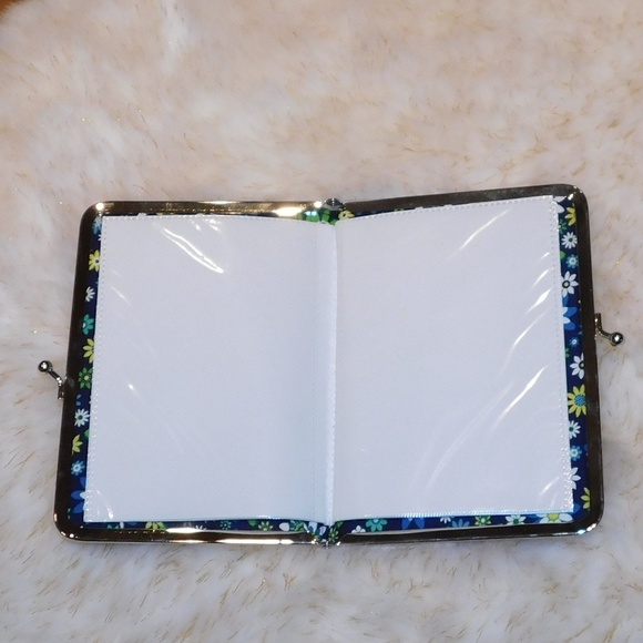 Vera Bradley Daisy Daisy Photo Album Wallet - Picture 4 of 7